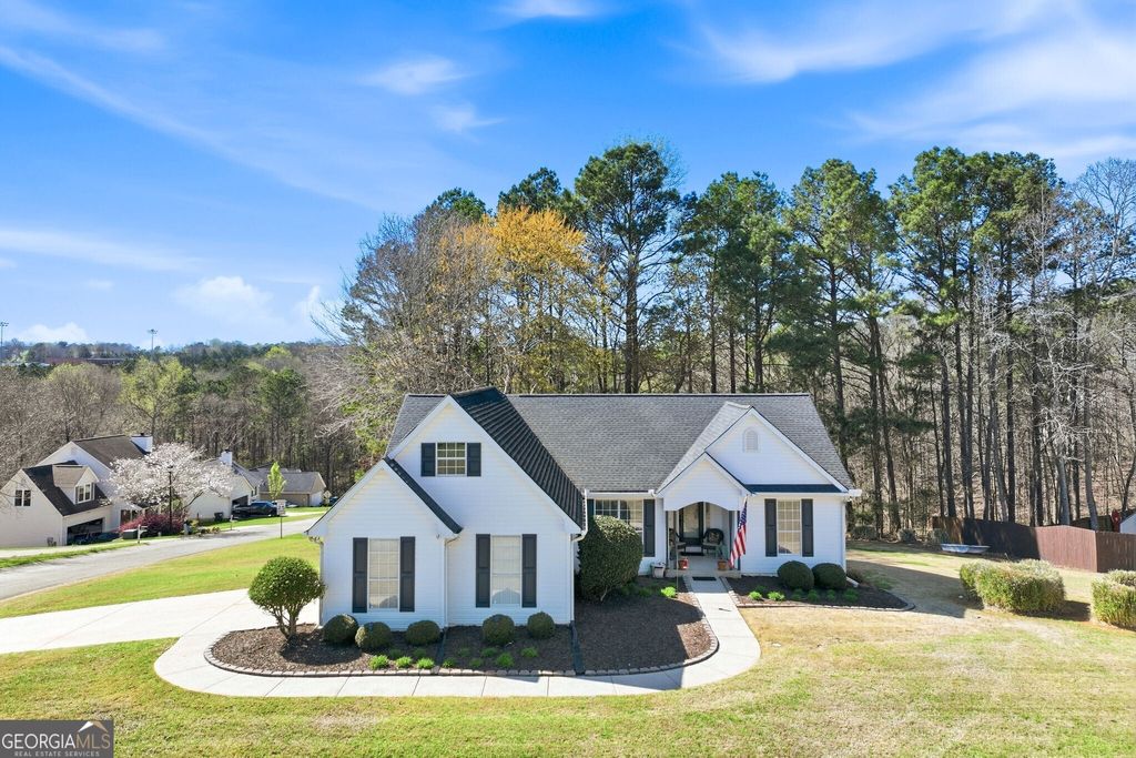 Photo of 5551 Chestnut Creek Lane, Flowery Branch, GA 30542 (MLS # 10711185)