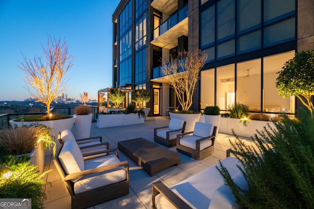 Photo of 2425 Peachtree Road NE #1503, Atlanta, GA 30305 (MLS # 10769413)