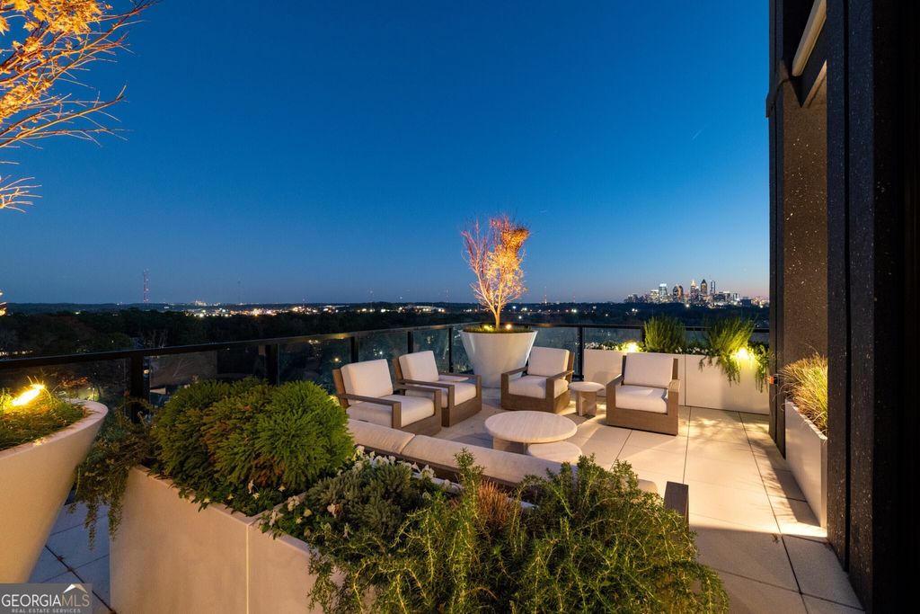 Photo of 2425 Peachtree Road NE #1503, Atlanta, GA 30305 (MLS # 10769413)
