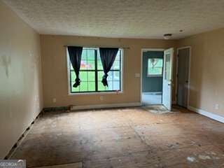 305 Creighton AVE