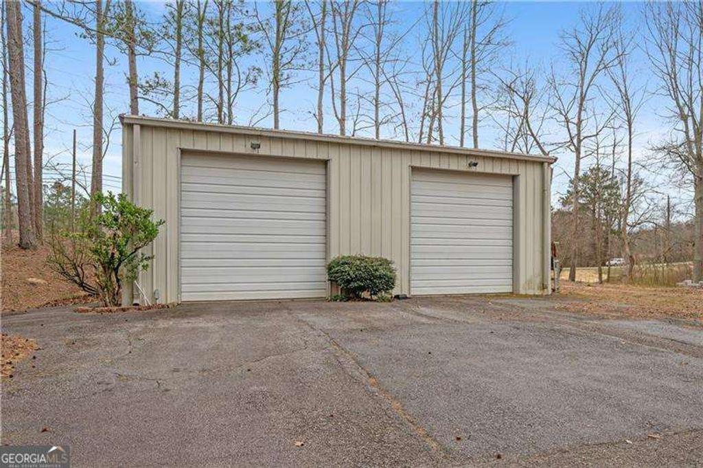 Photo of 1063 Memorial Drive E, Dallas, GA 30132 (MLS # 10701382)