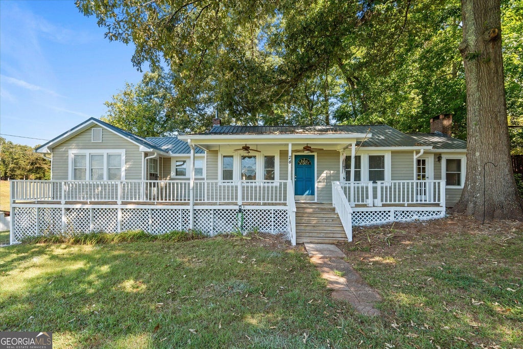 Photo of 24 Mitchell St, Carrollton, GA 30117 (MLS # 10855345)