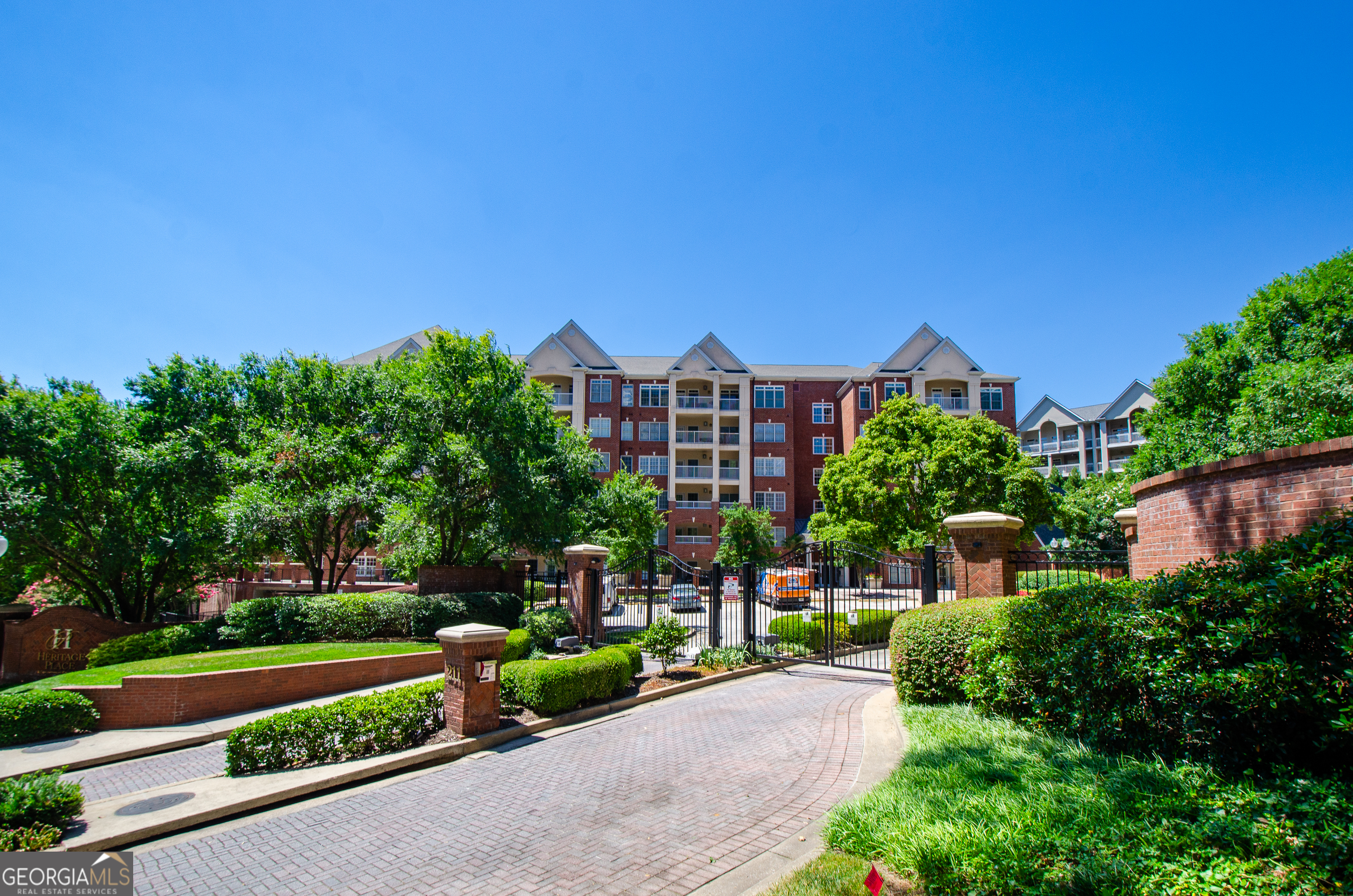 211 Colonial Homes DR NW 2304