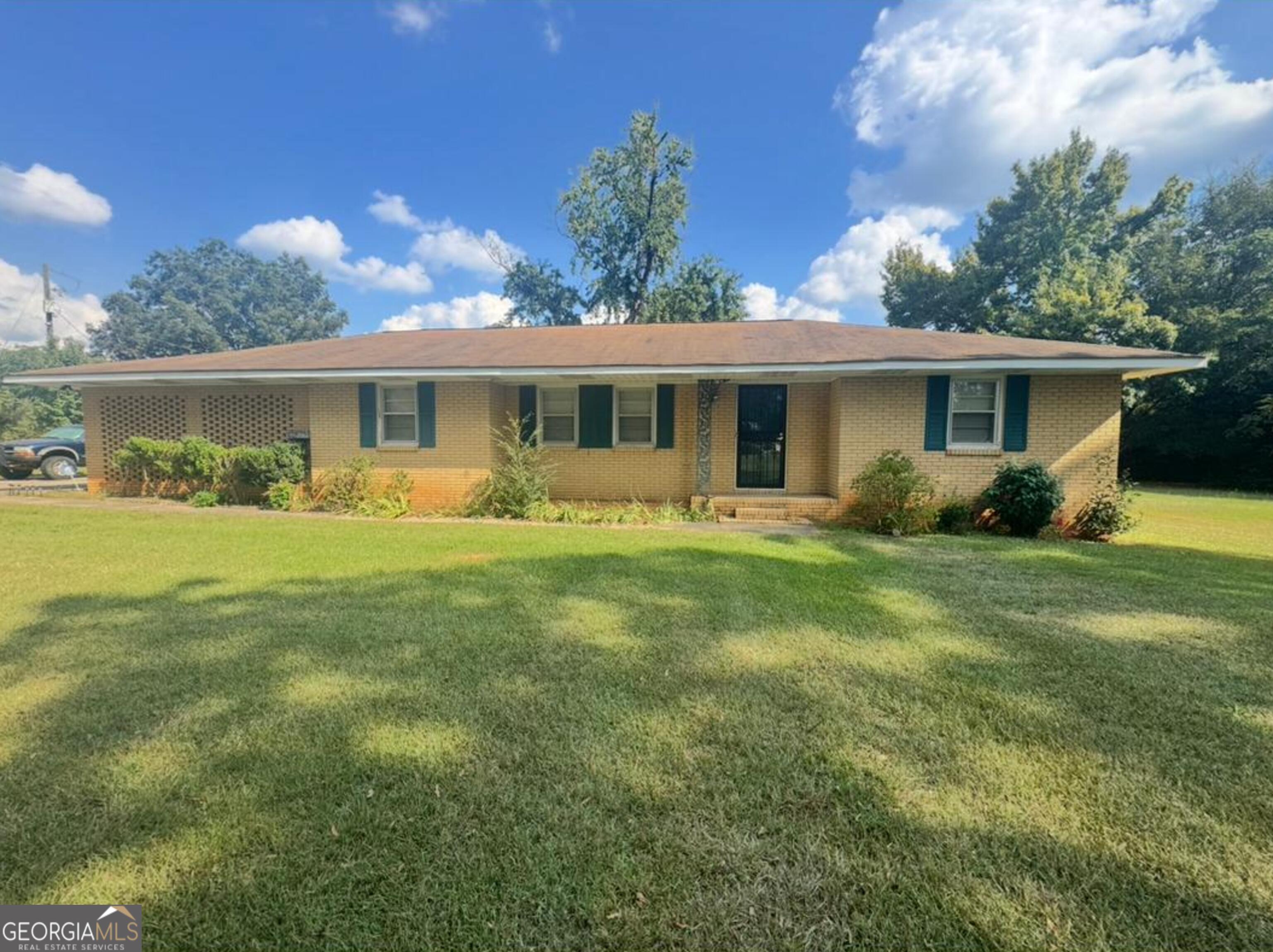 This hidden gem is located in the heart of Perry. Offering 3 bedrooms, 2 baths with 1629 sq feet and 1.38 acres of land. This property is the perfect mix of private and convenience. Located near I-75 and all of your shopping needs. Call today for a tour!