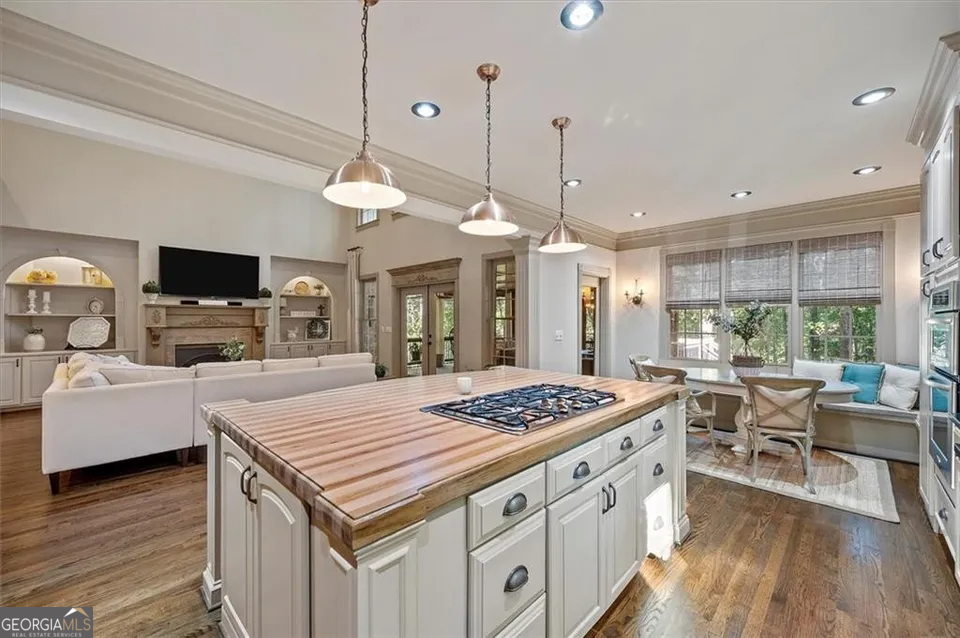 1042 Auburn RD