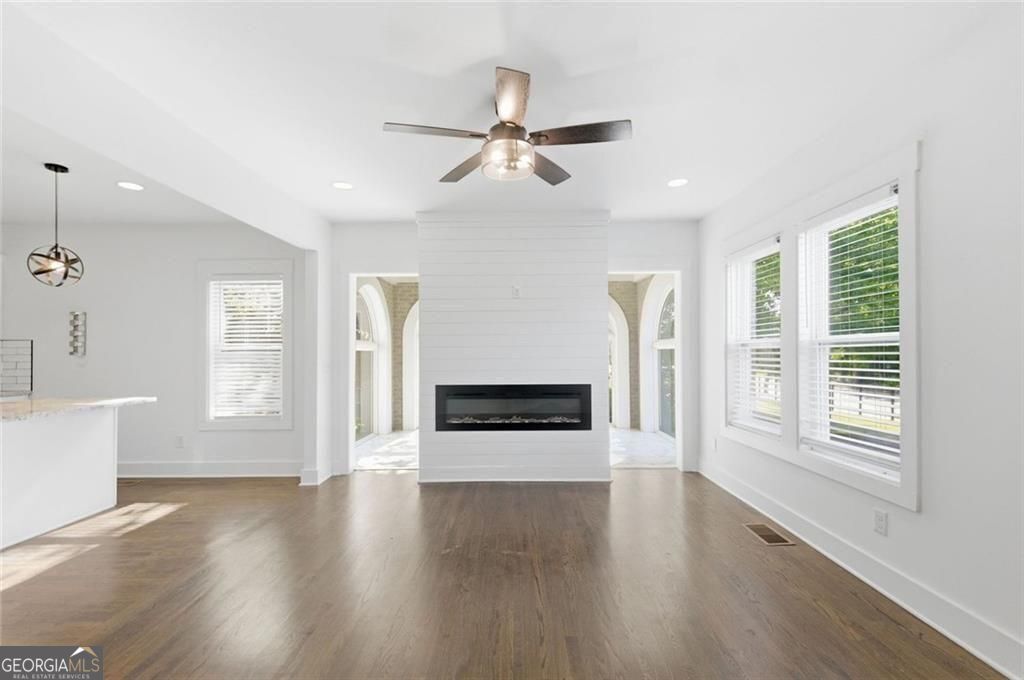 1589 Westhaven DR SW