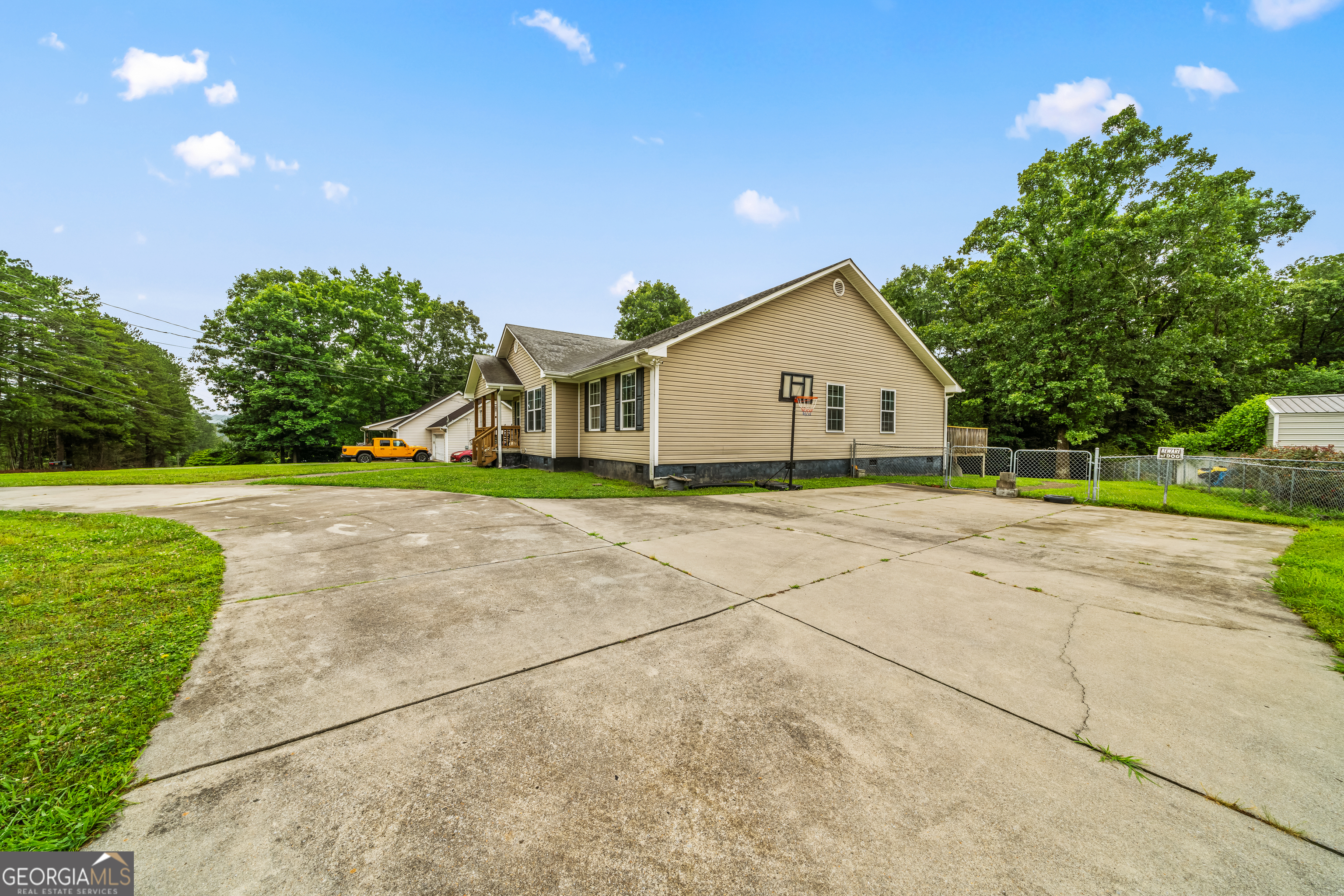 530 Pleasant Valley RD SE