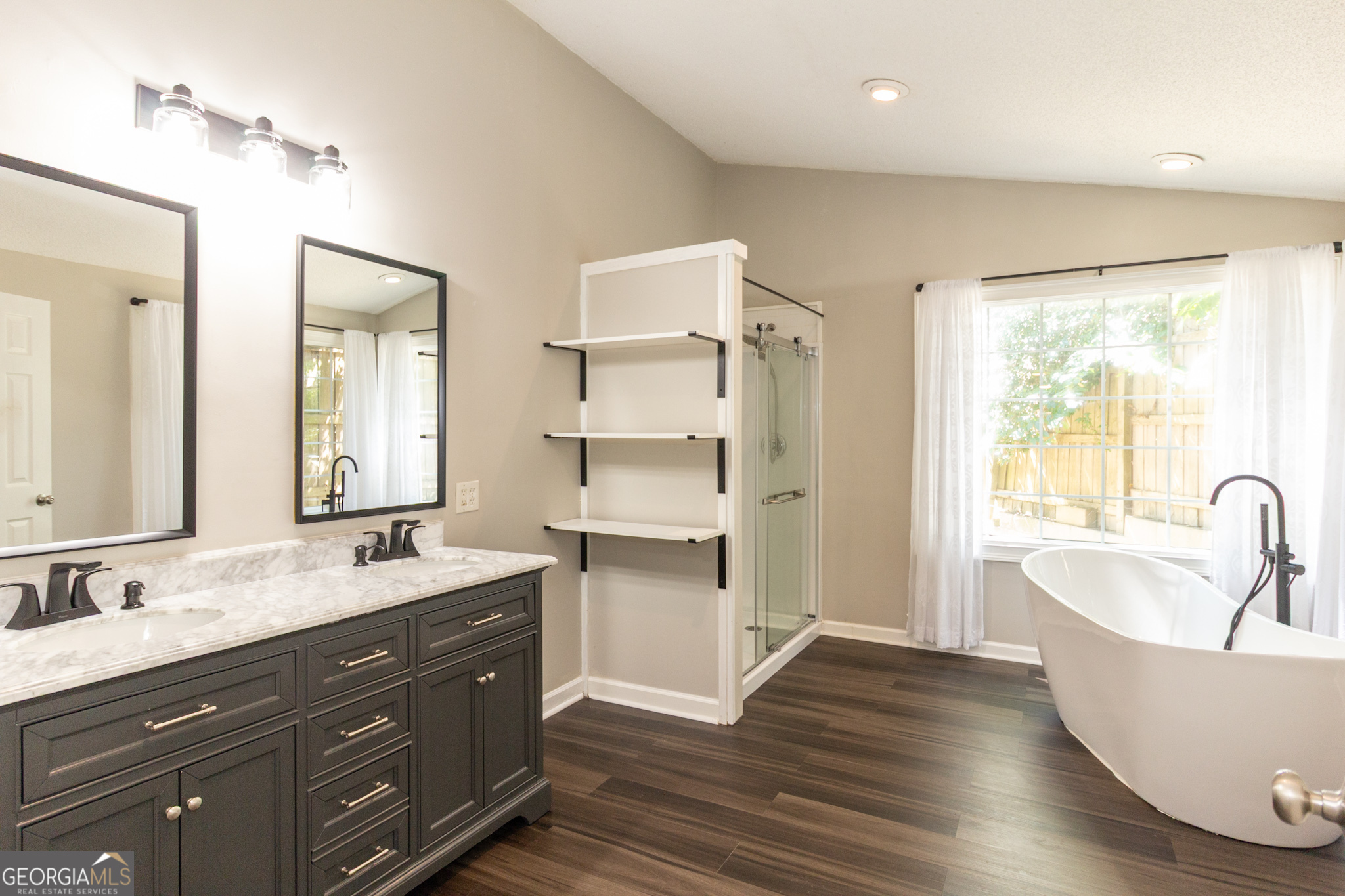 Newnan, Georgia 30263, United States, 3 Bedrooms Bedrooms, ,2 BathroomsBathrooms,Residential,Active,207767