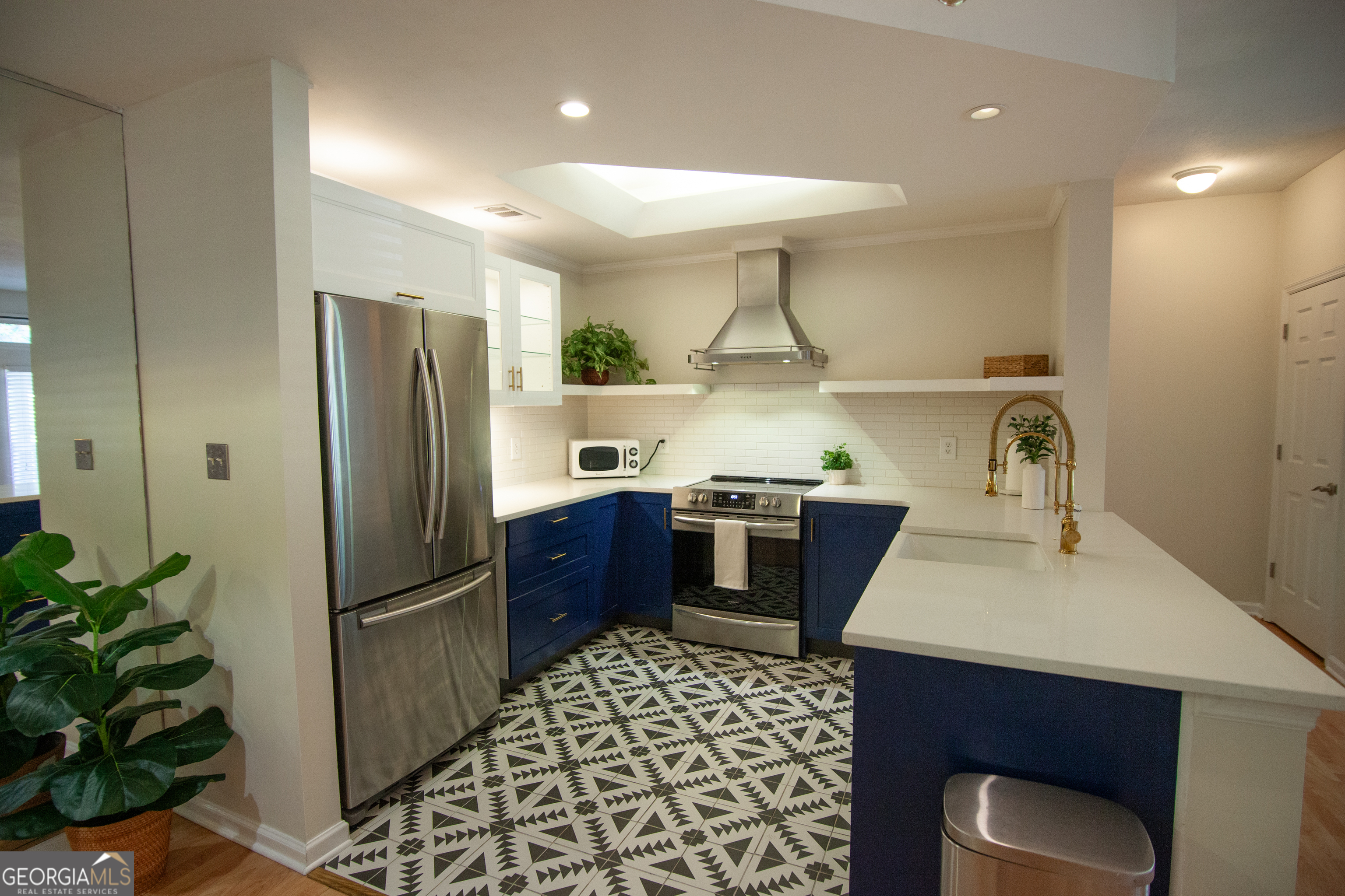 Nestled in the heart of Atlanta, this beautiful condo offers the perfect blend of modern style and cozy charm. The remodeled kitchen is a culinary dream, featuring sleek finishes and ample space for cooking up a storm. This condo has many large windows that let in lots of light, and the walk in closet connects to the bathroom for convenience. The cozy patio is perfect for sipping morning coffee or enjoying relaxing afternoons. With its ideal location and warm atmosphere, this condo is a must-see for anyone looking to call Atlanta home. Schedule a showing today and make this condo yours!