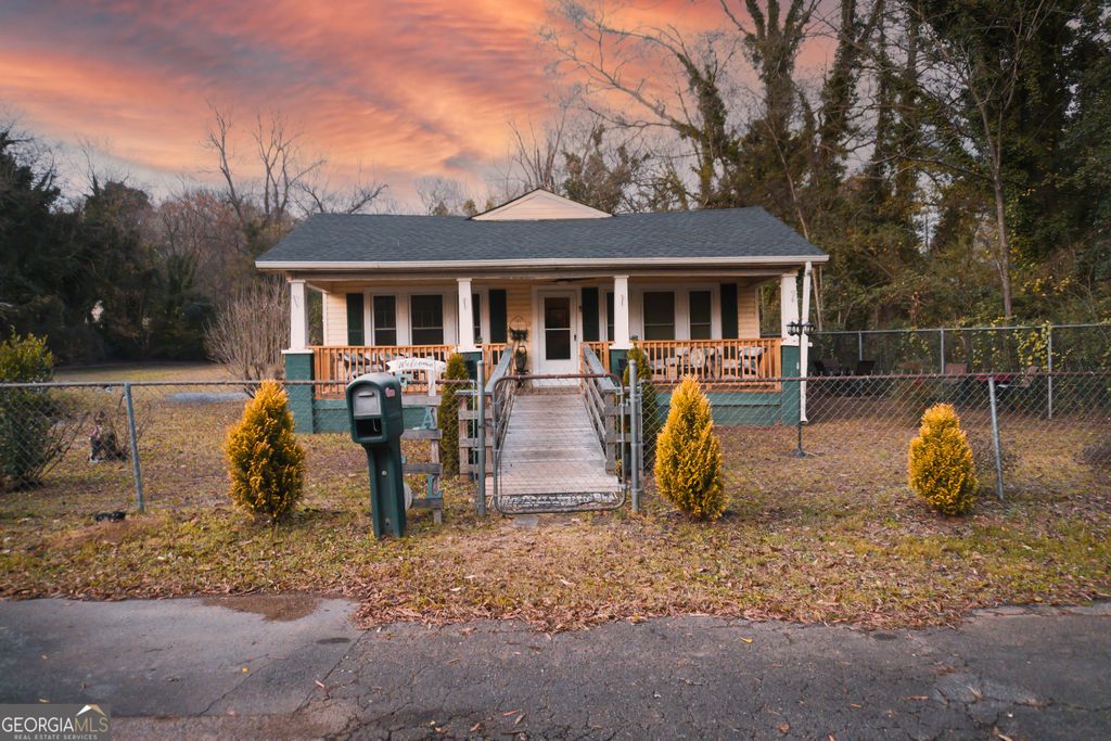 Photo of 525 E 14th Street SW, Rome, GA 30161 (MLS # 10656900)