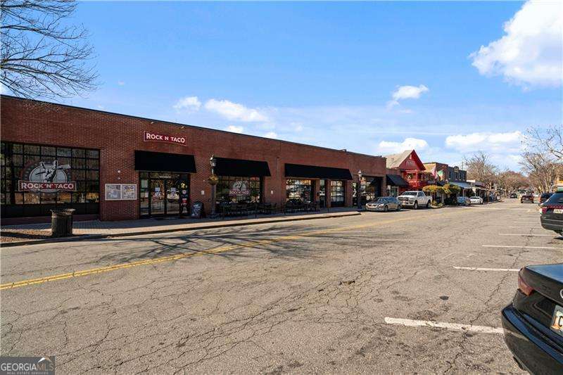 Roswell, Georgia 30075, United States, 3 Bedrooms Bedrooms, ,3 BathroomsBathrooms,Residential,Pending,699