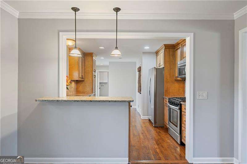 Roswell, Georgia 30075, United States, 3 Bedrooms Bedrooms, ,3 BathroomsBathrooms,Residential,Pending,699