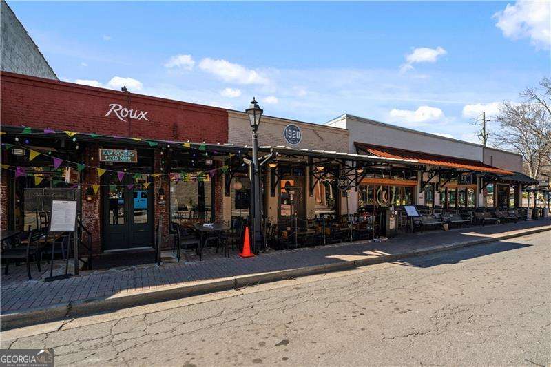 Roswell, Georgia 30075, United States, 3 Bedrooms Bedrooms, ,3 BathroomsBathrooms,Residential,Pending,699