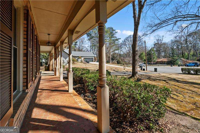 Roswell, Georgia 30075, United States, 3 Bedrooms Bedrooms, ,3 BathroomsBathrooms,Residential,Pending,699