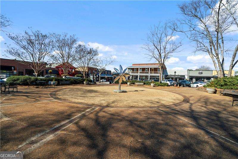 Roswell, Georgia 30075, United States, 3 Bedrooms Bedrooms, ,3 BathroomsBathrooms,Residential,Pending,699