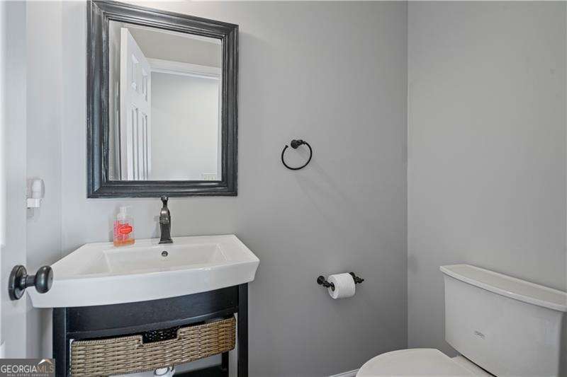 Roswell, Georgia 30075, United States, 3 Bedrooms Bedrooms, ,3 BathroomsBathrooms,Residential,Pending,699