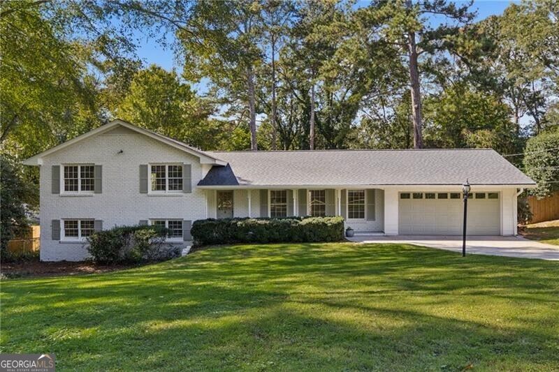 Photo of 1424 Cedarhurst Drive, Dunwoody, GA 30338 (MLS # 10877455)