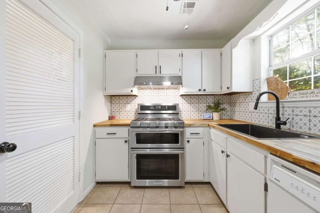 Photo of 1556 Cedar Bluff Trail, Marietta, GA 30062 (MLS # 10843448)