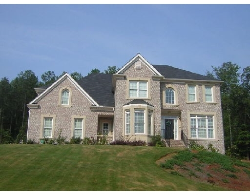 BEAUTIFUL 4 BED/5.5 BATH BRICK HOME ON CUL DE SAC. OFFERS LARGE MASTER WITH FIREPLACE, WALK IN CLOSET, SEPARATE SHOWER, GARDEN TUB AND HARDWOOD FLOORS. FOR MORE INFORMATION TEXT OR CALL 770-679-1770. *AGENT MUST SHOW PROPERTY*