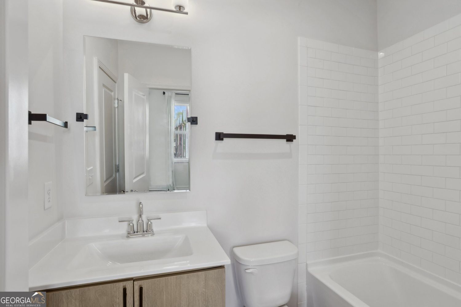 Atlanta, Georgia 30317, United States, 3 Bedrooms Bedrooms, ,3 BathroomsBathrooms,Residential,Pending,100808