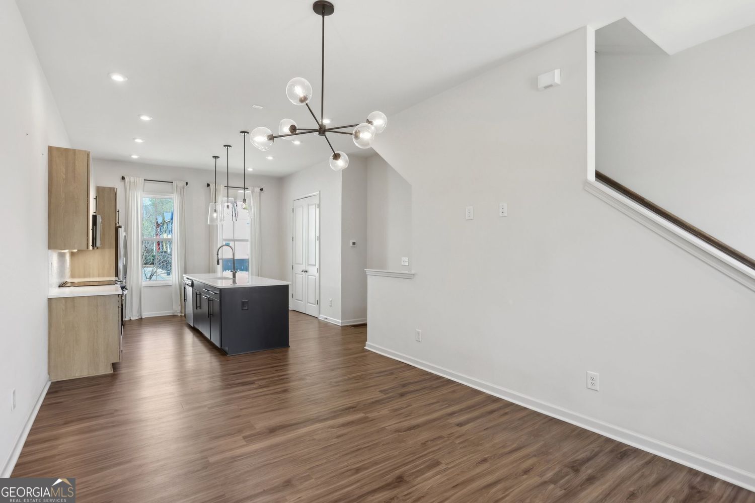 Atlanta, Georgia 30317, United States, 3 Bedrooms Bedrooms, ,3 BathroomsBathrooms,Residential,Pending,100808