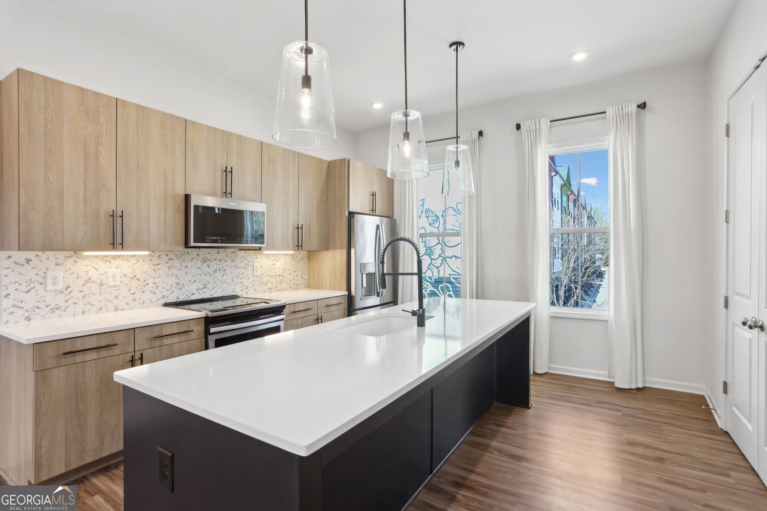 Atlanta, Georgia 30317, United States, 3 Bedrooms Bedrooms, ,3 BathroomsBathrooms,Residential,Pending,100808