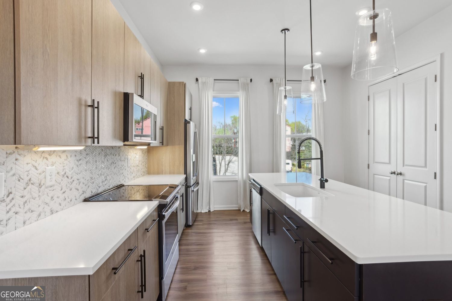 Atlanta, Georgia 30317, United States, 3 Bedrooms Bedrooms, ,3 BathroomsBathrooms,Residential,Pending,100808