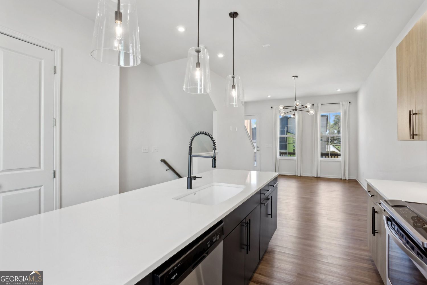 Atlanta, Georgia 30317, United States, 3 Bedrooms Bedrooms, ,3 BathroomsBathrooms,Residential,Pending,100808