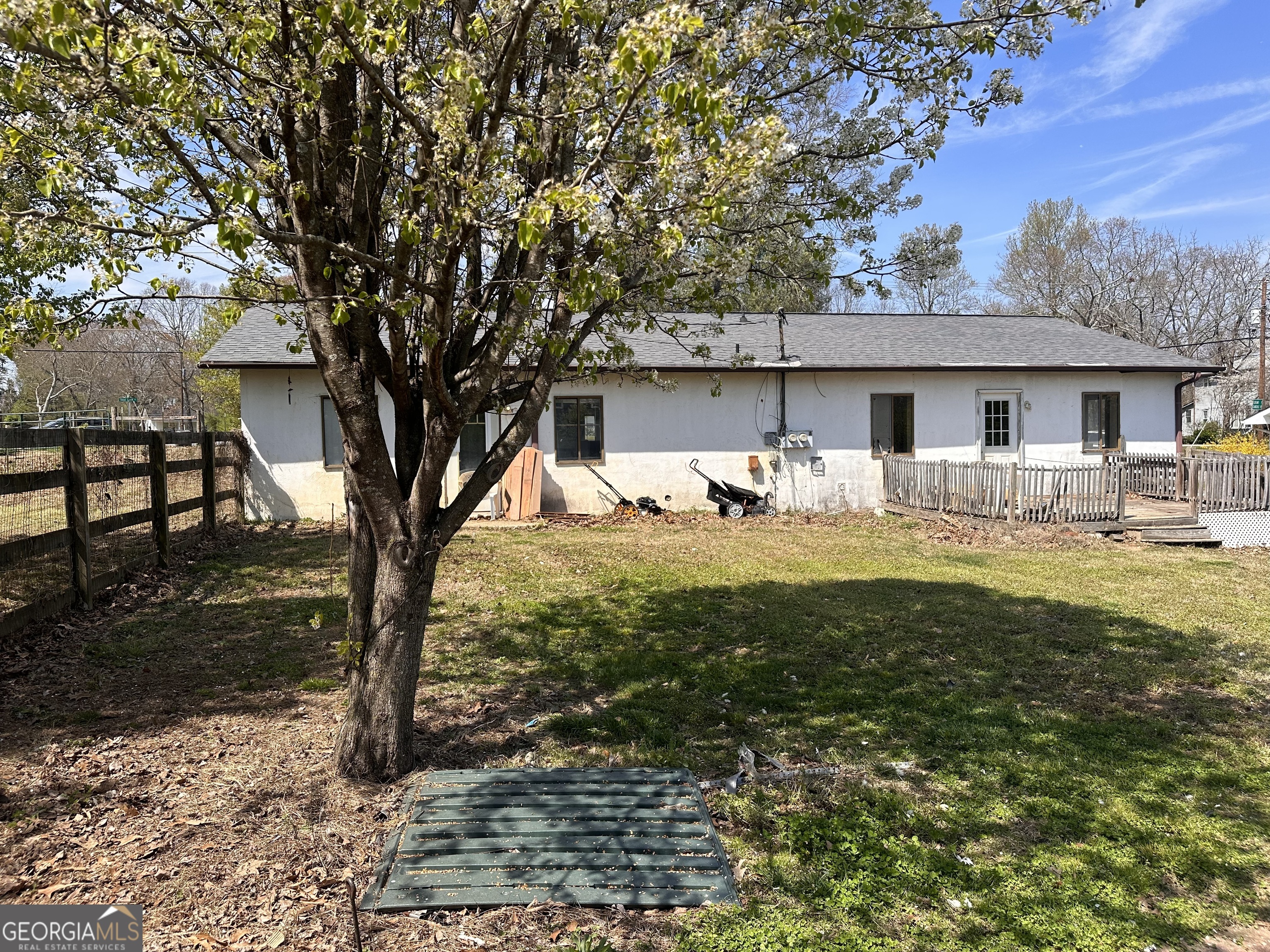 481 Main ST