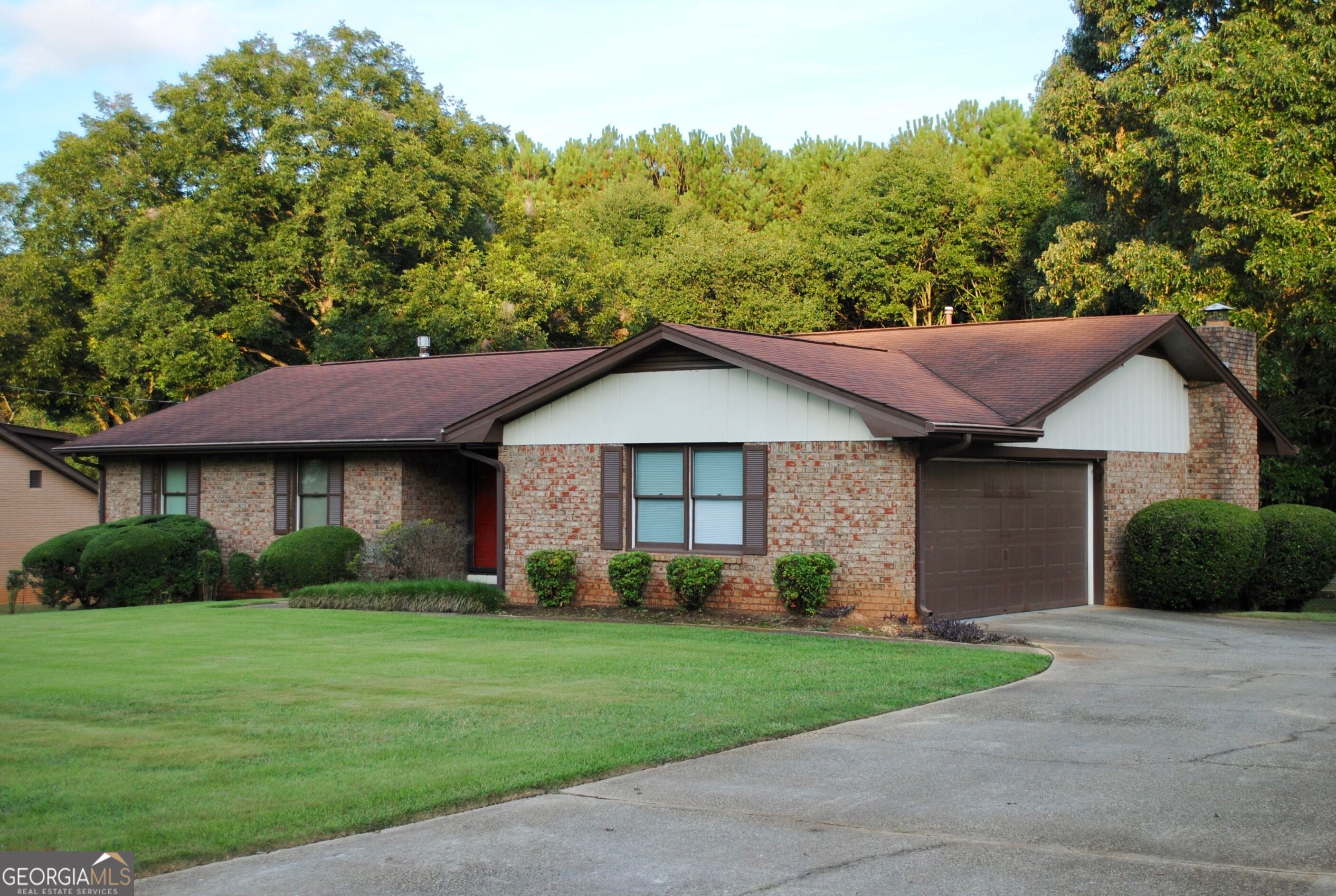 2032 Merle DR - Photo 2