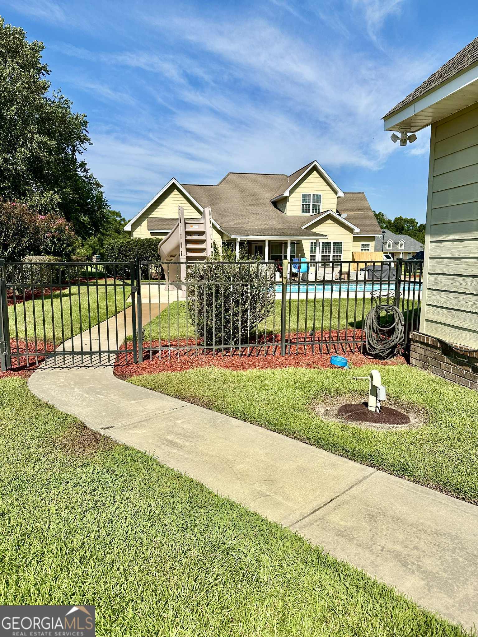 6112 Cottonwood LN
