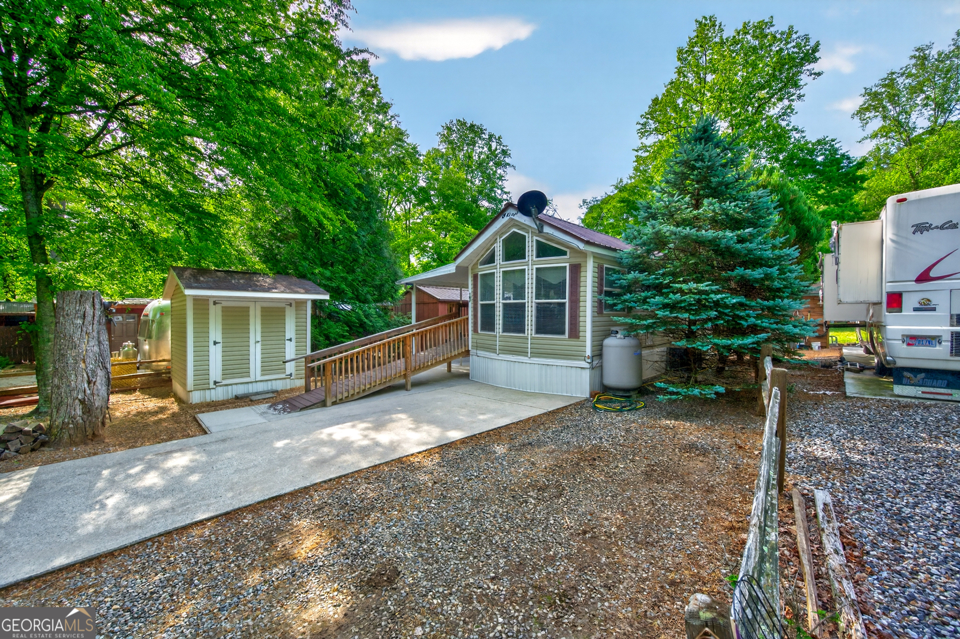 107 Riverside PL