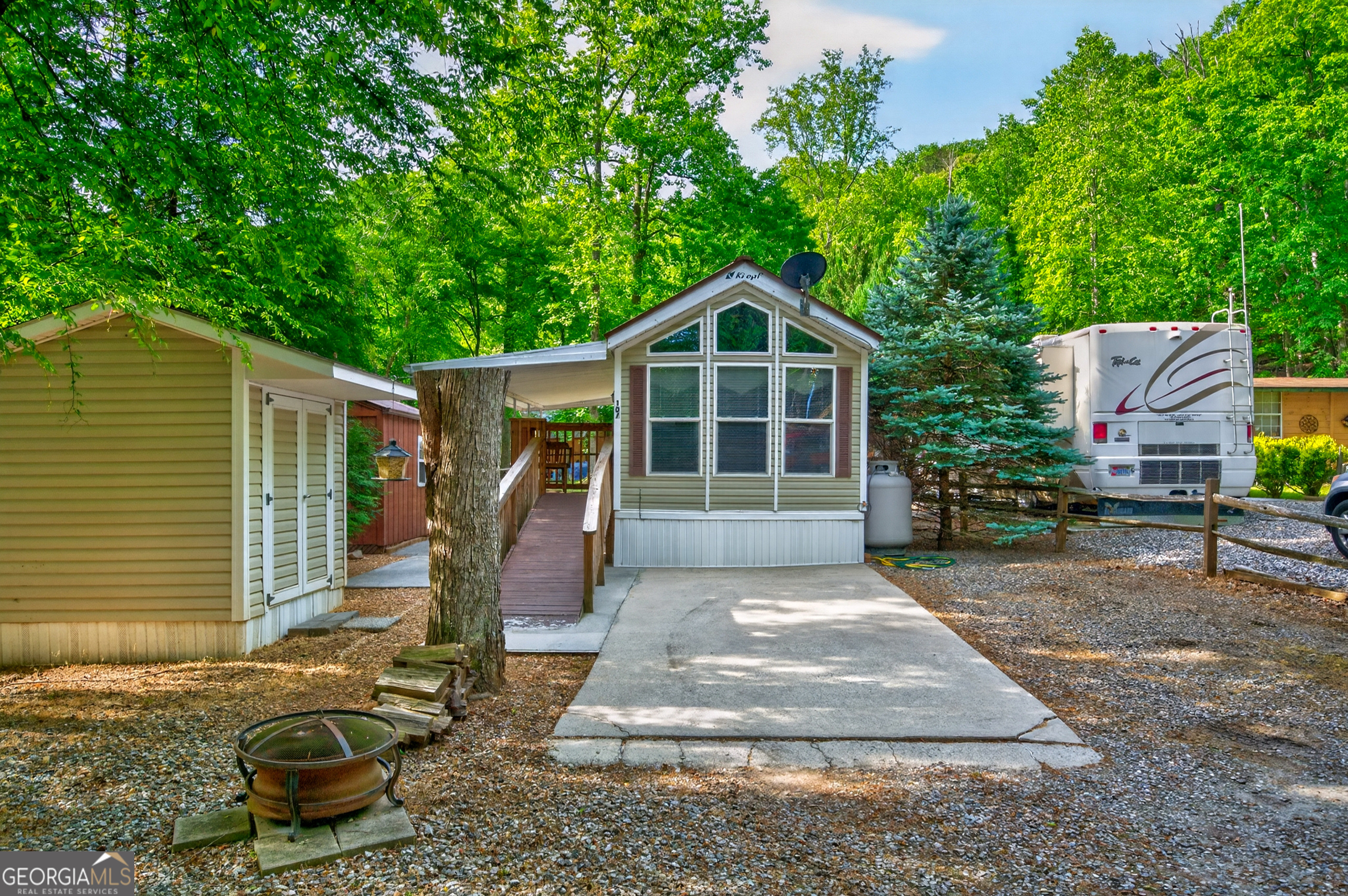 107 Riverside PL