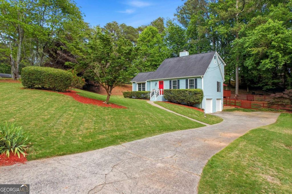 Photo of 3672 Stoney View Drive, Marietta, GA 30062 (MLS # 10754116)