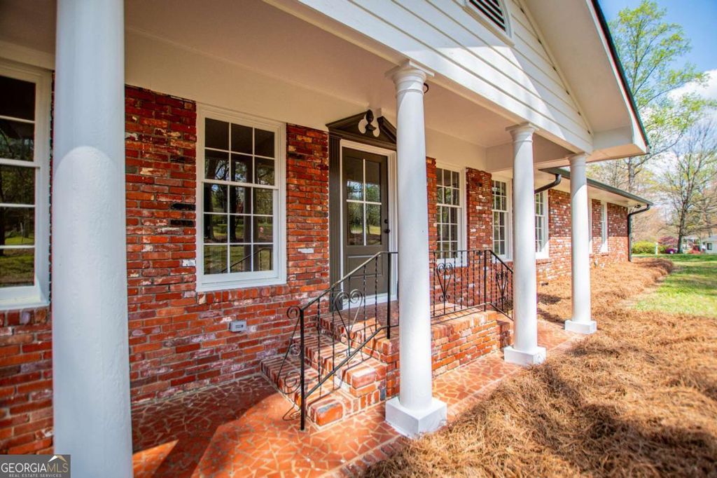 Photo of 320 Almon Road, Carrollton, GA 30117 (MLS # 10721233)