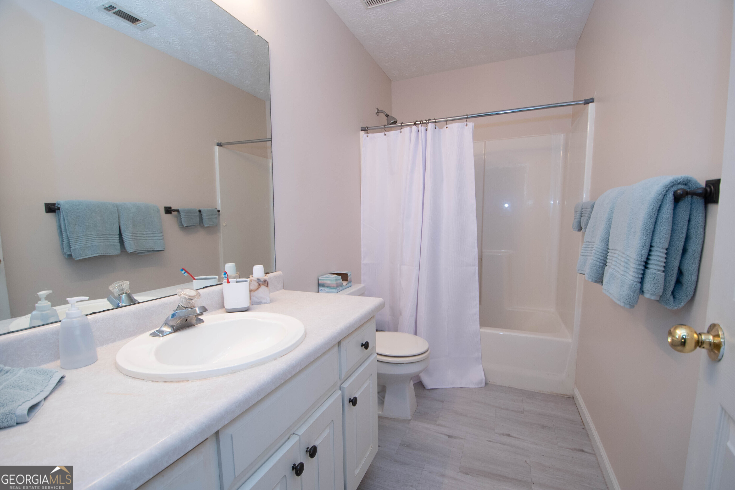 Sharpsburg, Georgia 30277, United States, 3 Bedrooms Bedrooms, ,4 BathroomsBathrooms,Residential,Active,123848