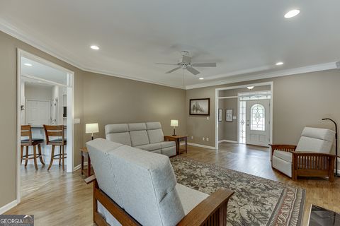 Single Family Residence in Loganville GA 3830 Glen Ian Drive 16.jpg