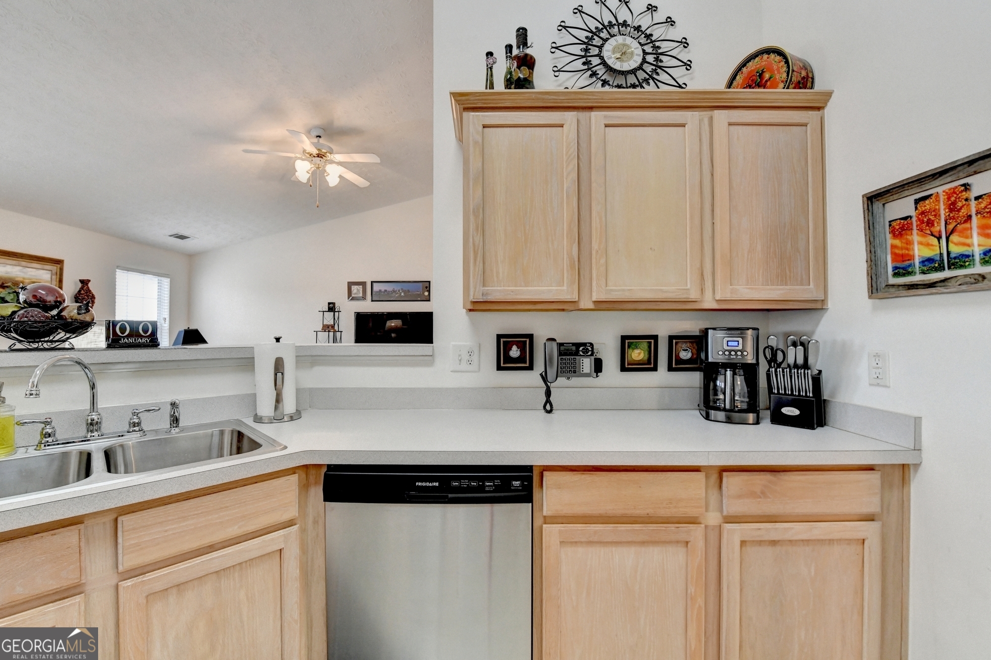 Loganville, Georgia 30052, United States, 3 Bedrooms Bedrooms, ,2 BathroomsBathrooms,Residential,Pending,18487