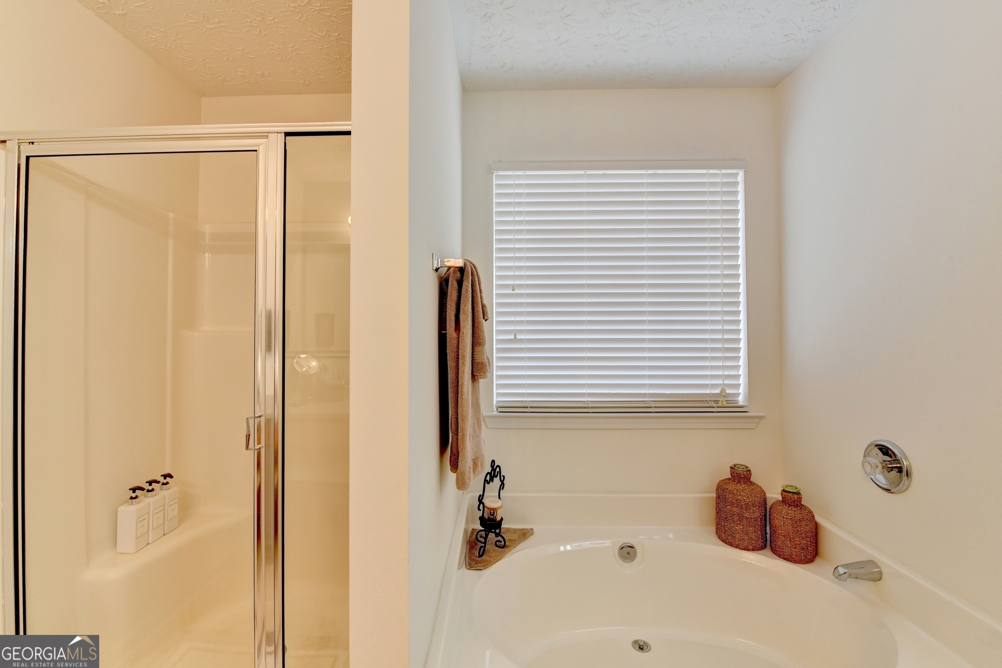 Loganville, Georgia 30052, United States, 3 Bedrooms Bedrooms, ,2 BathroomsBathrooms,Residential,Pending,18487