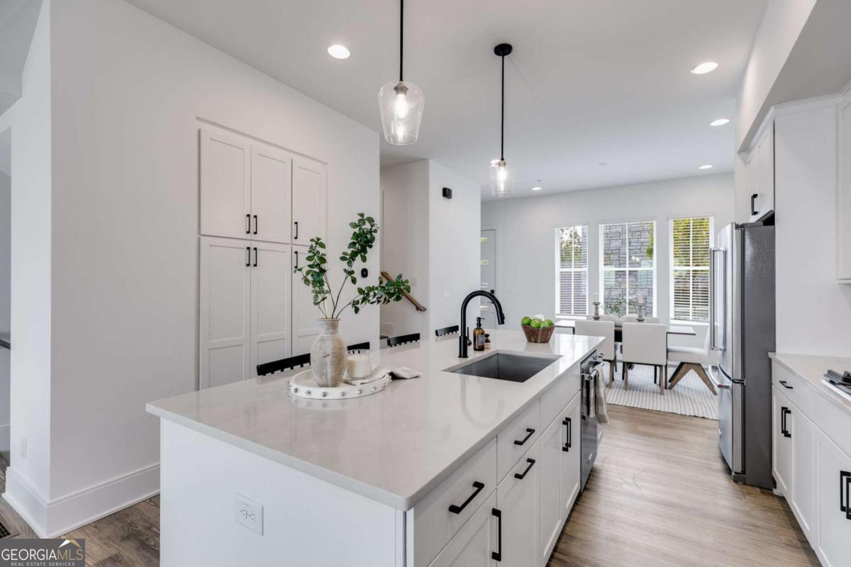 1033 Division ST NW 33
