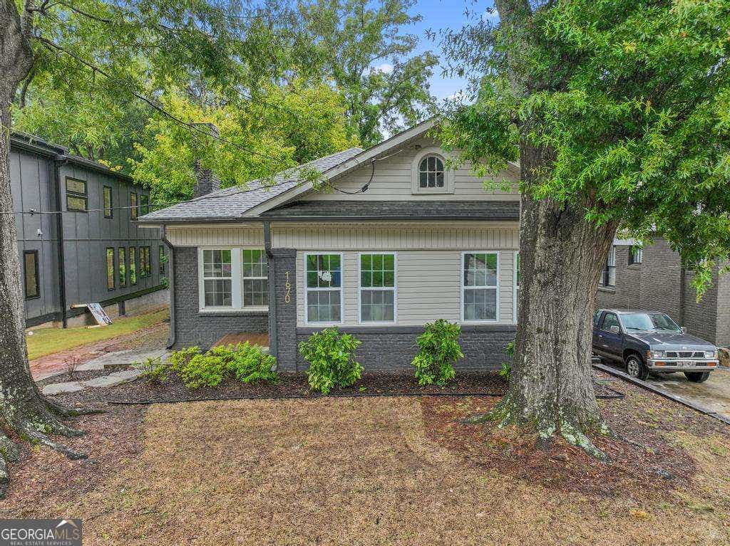 Photo of 1670 S Gordon Street SW, Atlanta, GA 30310 (MLS # 10819895)