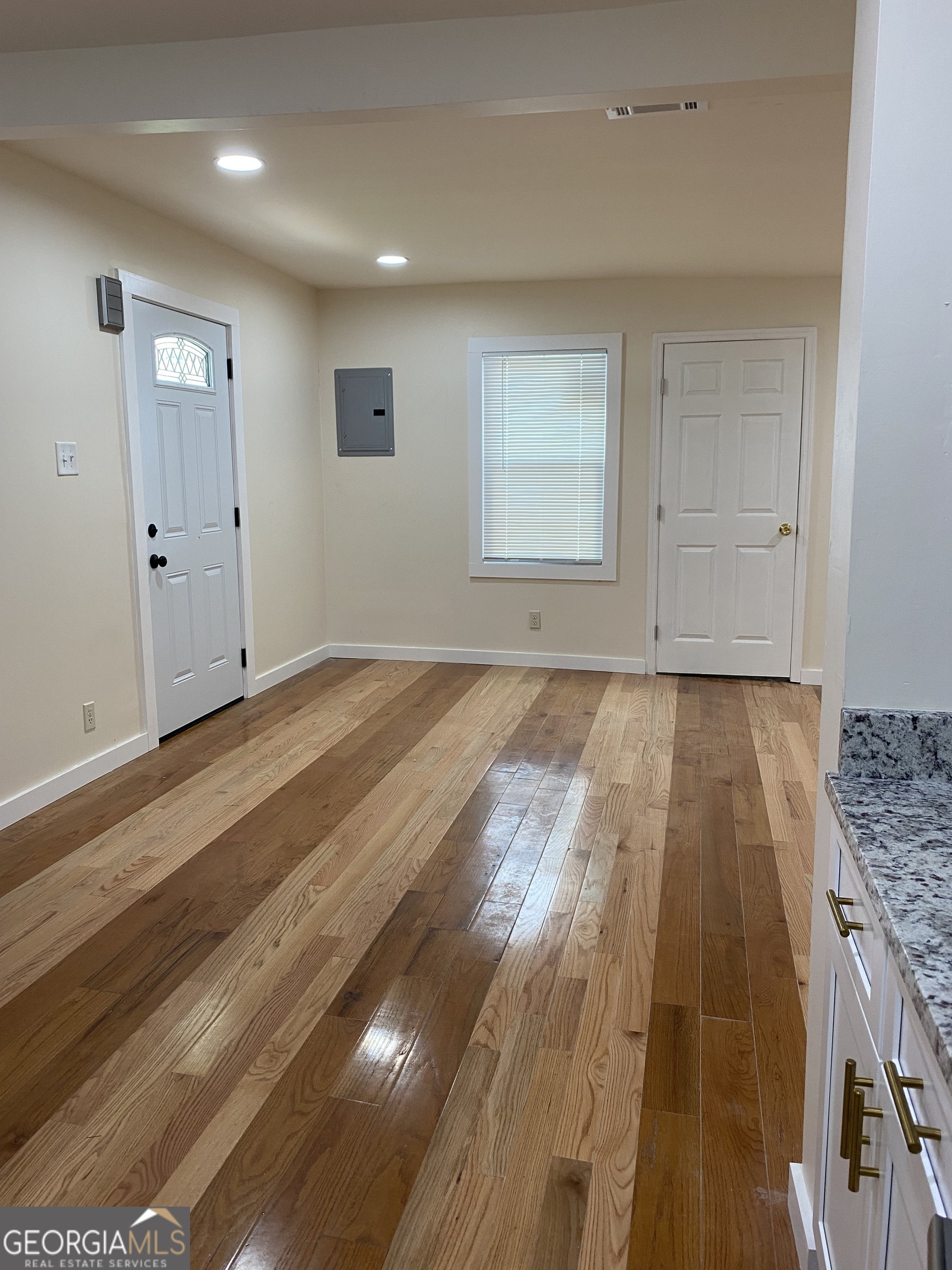 1597 CEDAR AVE