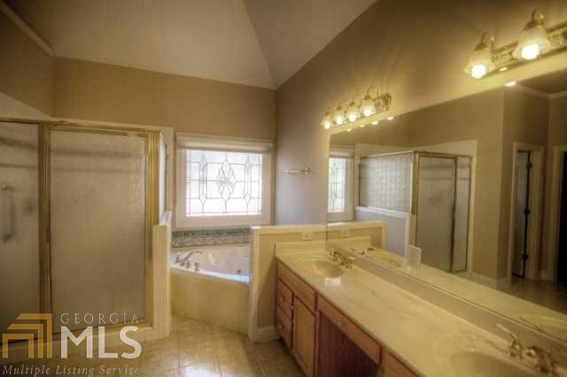 Royal Lakes - Residential