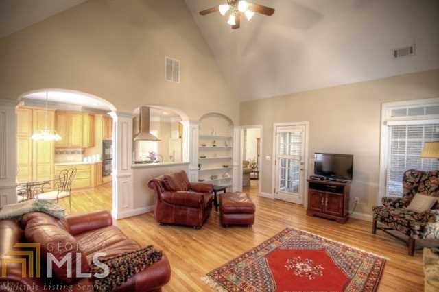 Royal Lakes - Residential
