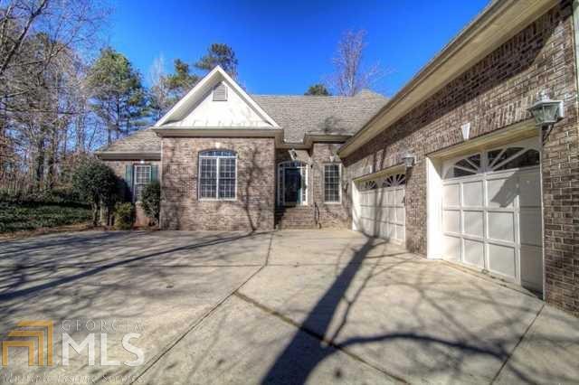 This gorgeous Georgetown Design Home is located in the prestigious Royal Lakes Subdivision. Huge lot overlooking the 18th hole tee boxes of the Royal Lakes Golf Course. Three full beds plus Bonus room all have massive vaulted ceilings and plenty of space. Beautiful Oak Hardwood Floors throughout most of the main level. Master suite has sitting room with fireplace. Many Appliances unused in this home. Upgraded ceiling fans in all rooms including porch and bonus room. All brick exterior. This home has had many upgrades and is move in ready, will go fast!