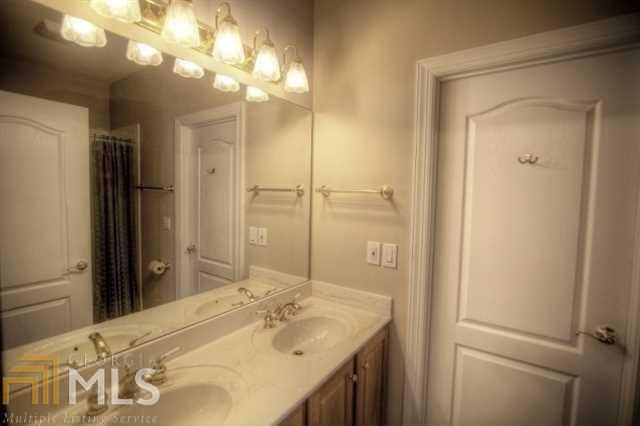 Royal Lakes - Residential