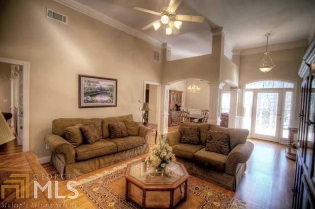 Royal Lakes - Residential