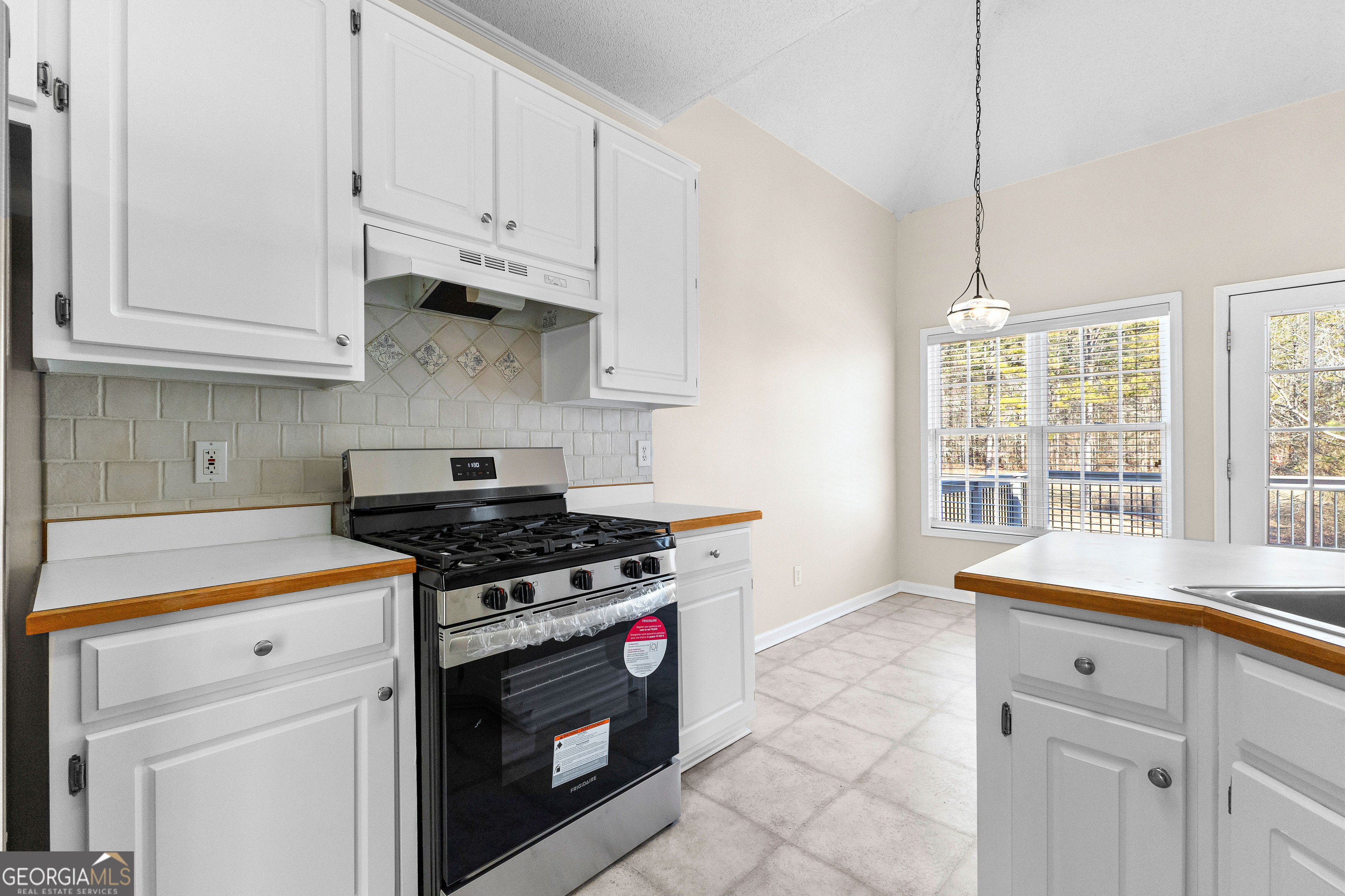 Newnan, Georgia 30265, United States, 3 Bedrooms Bedrooms, ,2 BathroomsBathrooms,Residential,Pending,18127