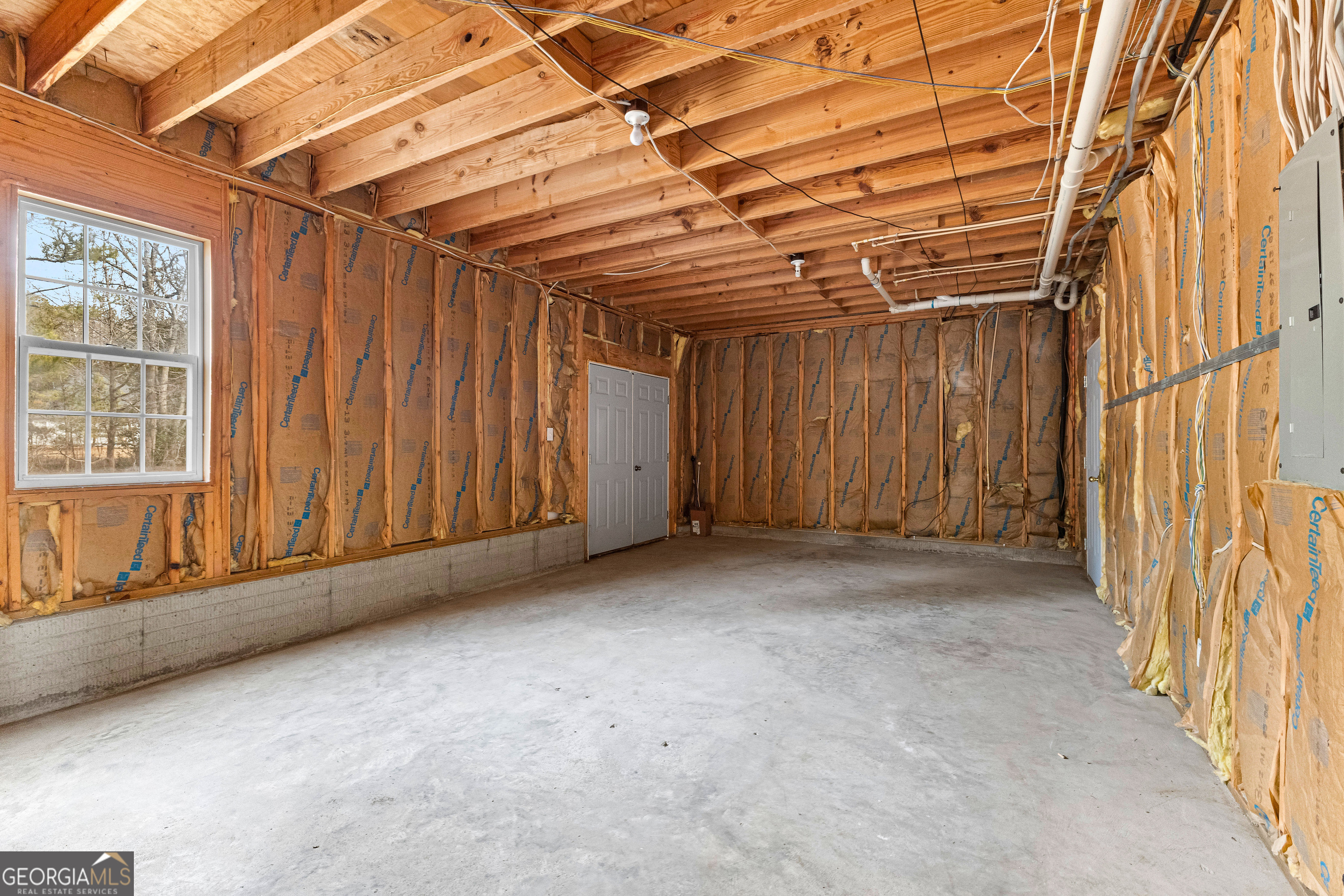 Newnan, Georgia 30265, United States, 3 Bedrooms Bedrooms, ,2 BathroomsBathrooms,Residential,Pending,18127