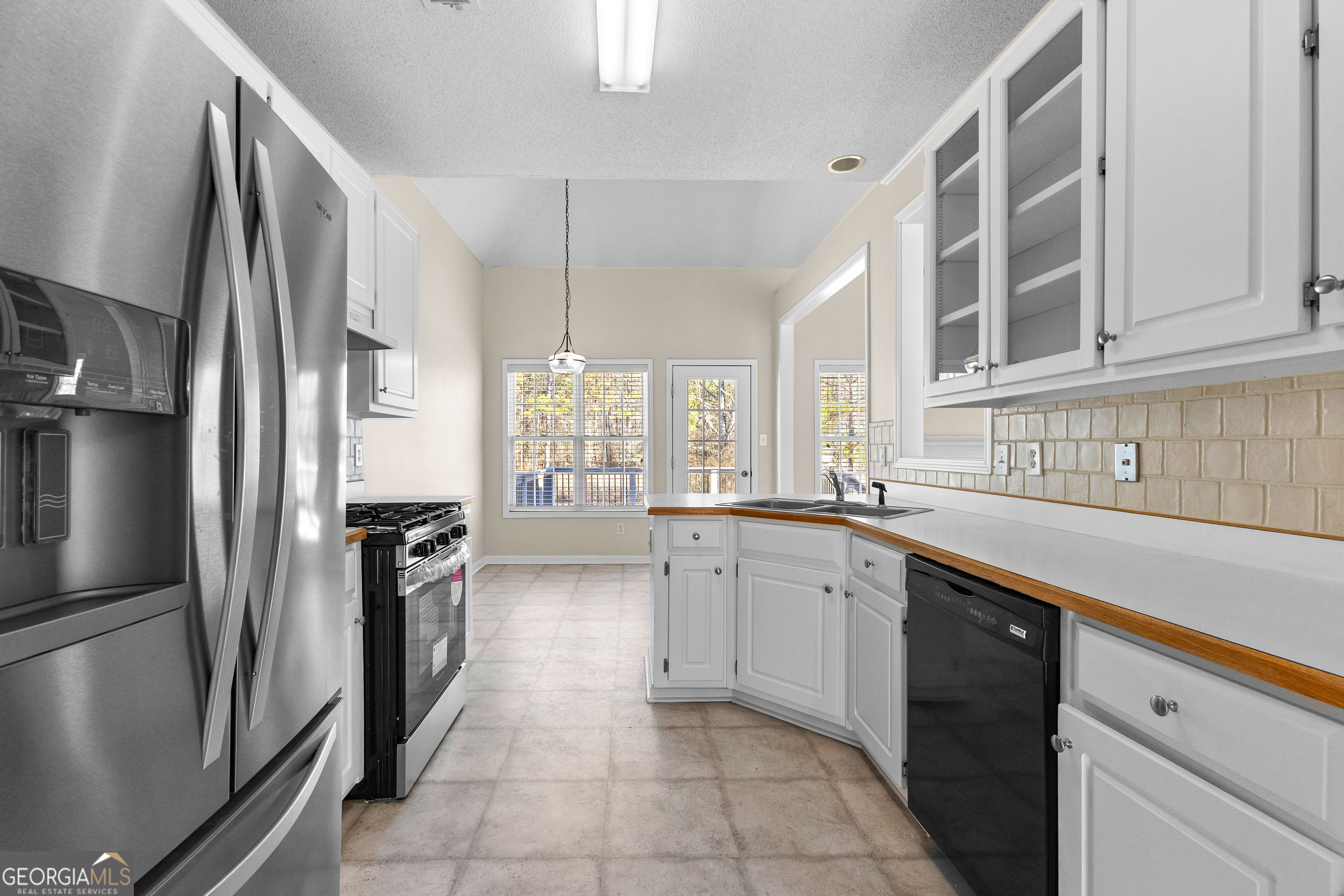 Newnan, Georgia 30265, United States, 3 Bedrooms Bedrooms, ,2 BathroomsBathrooms,Residential,Pending,18127